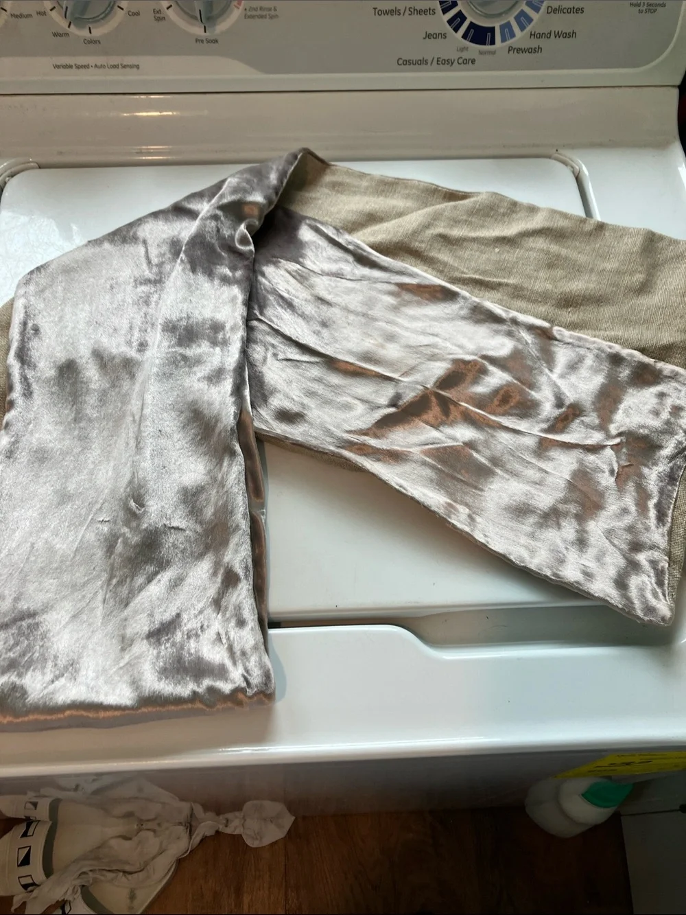 Tory Burch burlap and velvet women’s scarf damaged